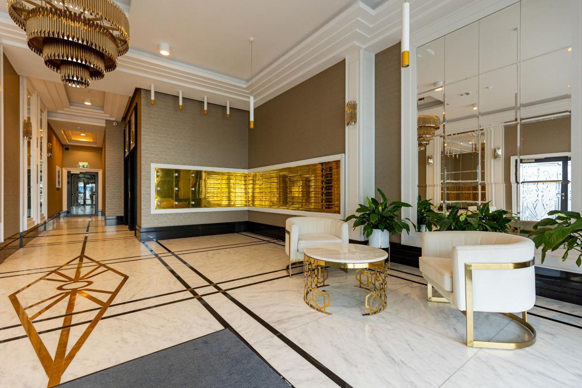 Art Deco Mokotow With Parking & Gym By Renters Prestige Leilighet